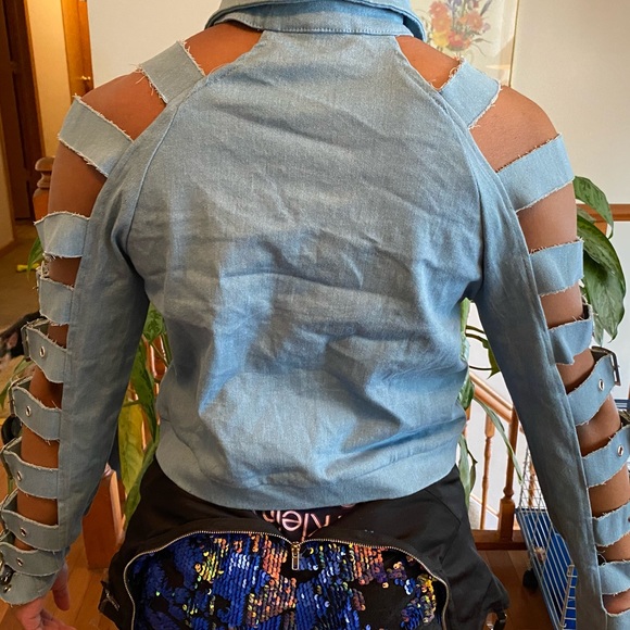 Fashion Top - Picture 2 of 4